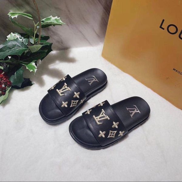 Louis Vuitton Slides / Slippers