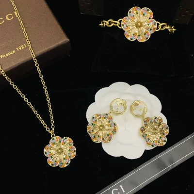 Gucci Elegant Necklace Set