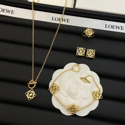 Loewe Necklace Set