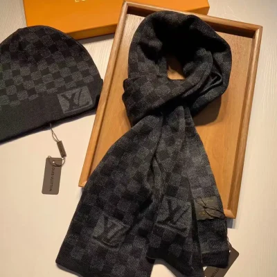 Louis Vuitton Petit Damier Scarf and Hat Beanie wool Set